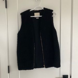 Aritzia, Wilfred faux fur zip up vest. Size small